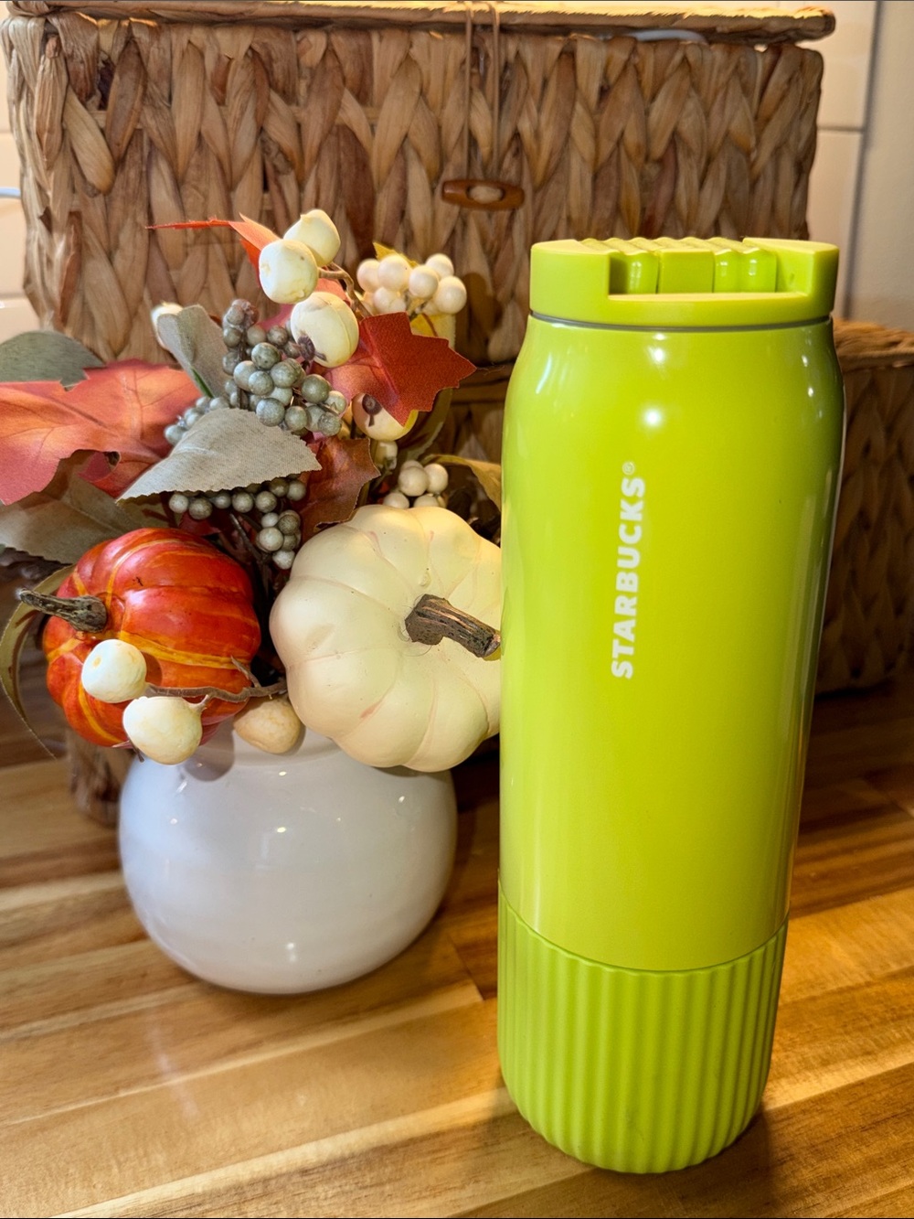Starbucks Pleated Neon Lime Green Stainless Steel Tumbler Rubber Bottom 20 oz